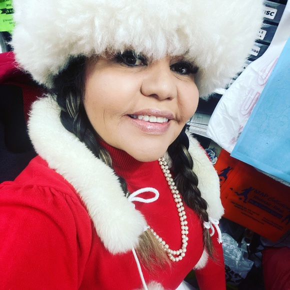 Meet your Posher, Monica - Picture 2 of 4